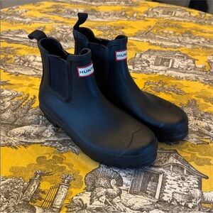 Hunter Black Chelsea Rain Boots - Matte Black Short Pull-On